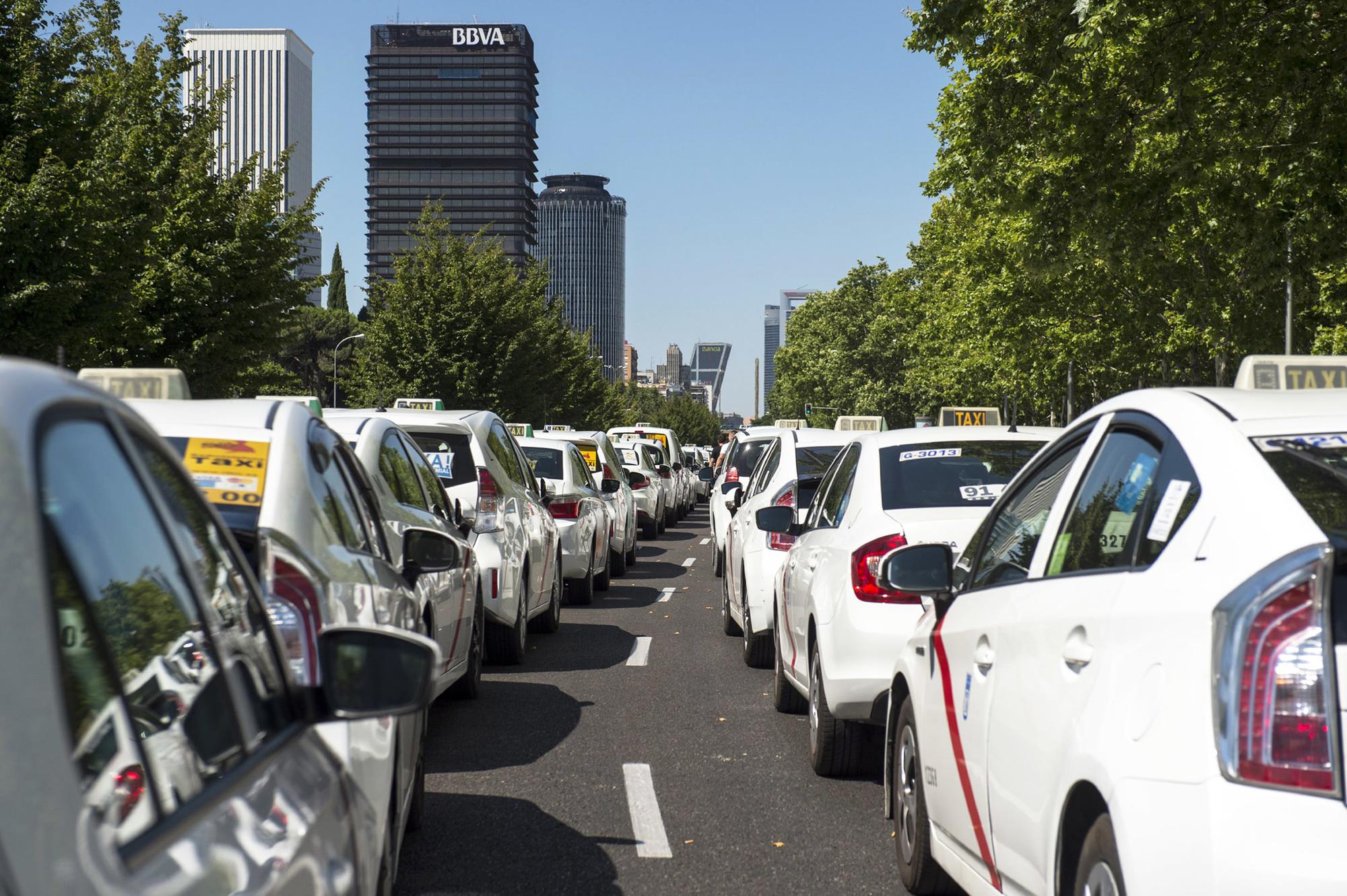Huelga de taxis en Madrid frente a Fomento